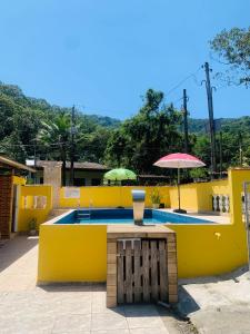 Casa em Ubatuba com piscina há 15 minutos das praias