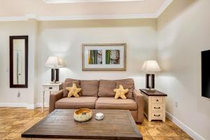 2BR Beach Club – Heated Pool, Hot Tub & Beach