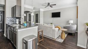 Landing Incredible 1BD Clubhouse Gym