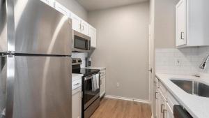 Landing Incredible 2BD Gym Clubhouse