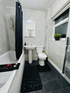 Luxury Stylish 2-Bed Apart with Office Pvt Entrance and Free Parking