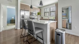 Landing Apartments - The Cirrus at Aqua