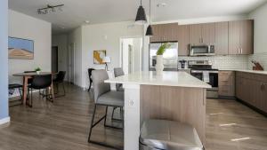 Landing Apartments - The Cirrus at Aqua