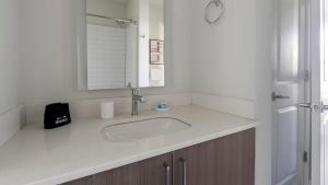 Landing Apartments - The Cirrus at Aqua