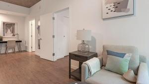 Landing Spectacular 1BD Courtyard