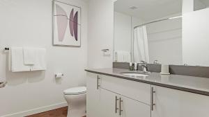 Landing Spectacular 1BD Courtyard