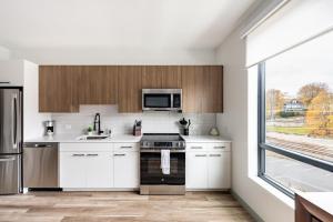 Landing Amazing Studio Pool Gym