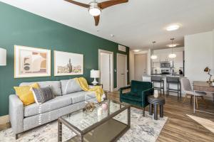 Landing Apartments - The View at Lakeside