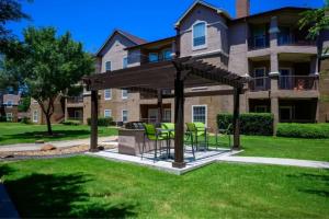 Landing Apartments - The View at Lakeside