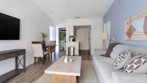 Landing Apartments - Halston Lakeside