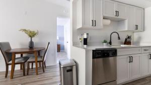 Landing Apartments - Halston Lakeside