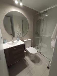 Moderno departamento en Ñuñoa con cama King, internet rápido y piscina