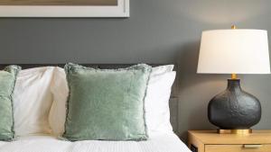 Landing Apartments - Oak Hill Townhomes