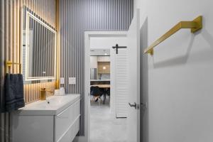 Villa Gabriel Modern, Family Home Just 15 minutes downtown Miami