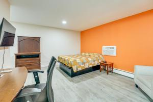 5 Mi to Pine Knob Pet-Friendly Studio Retreat