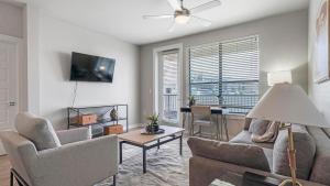 Landing Apartments - Tribute at the Rim