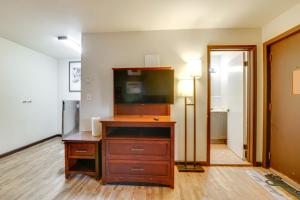 Slopes-Ready Studio Near Pine Knob Pets Welcome!