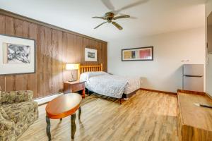 Pet-Friendly Studio Near Pine Knob Bring Skis!