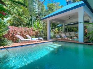 Beauty tiny Walk To Sea