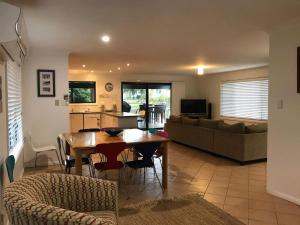 Narrawallee Holiday House