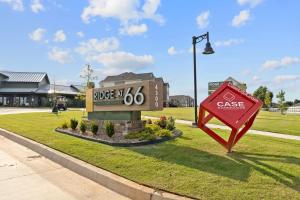 Landing Apartments - Ridge at 66