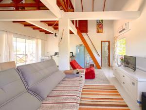 Casa com Vista Parcial do Mar a 500m da Praia, Ponta das Canas, Florianopolis