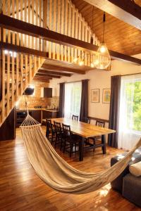 Osada Brzeziny - 25 minut od Warszawy - sauna, balia z jacuzzi, basen, altana, grill, ogród, ognisko