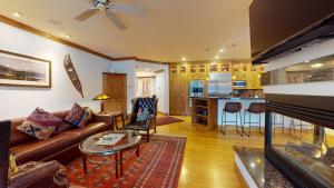 Westridge Condo 19