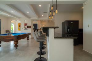 Casa Patron 6 bdrs pool in Los Suenos