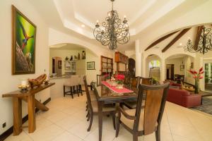 Harmon Estate 6 bdrs private pool in Los Suenos