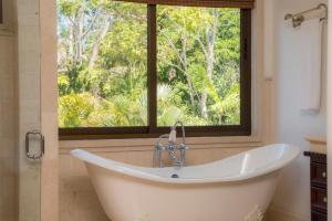 Puesta del Sol 5 bdrs ocean view in Los Suenos