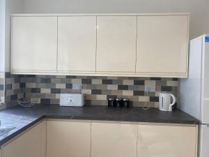 Spacious Apartment, steps away from Heaton Park