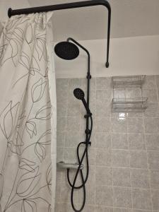 NaturBlick 1 am Rothaarsteig neue moderne Ferienwohnung mit Highspeed Internet Flatrate XXL Boxspringbett Terrasse und PKW Parkplatz 10 Minuten bis Willingen Ideal für Touristen und Geschäftsleute mit MWSt Rechnung