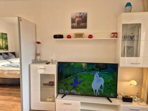 NaturBlick 1 am Rothaarsteig neue moderne Ferienwohnung mit Highspeed Internet Flatrate XXL Boxspringbett Terrasse und PKW Parkplatz 10 Minuten bis Willingen Ideal für Touristen und Geschäftsleute mit MWSt Rechnung