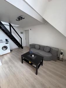 Duplex near Brussels Airport with washing machine