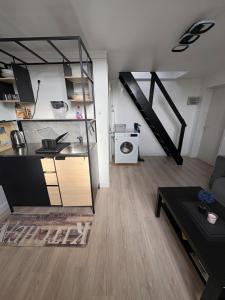 Duplex near Brussels Airport with washing machine