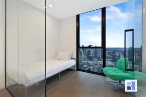 Skyline Escape 2BR & Sunroom Southbank & Bay Outlook