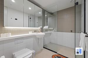 Skyline Escape 2BR & Sunroom Southbank & Bay Outlook