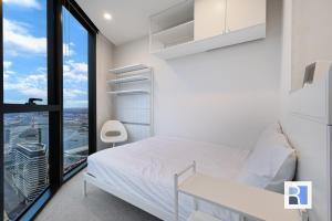 Skyline Escape 2BR & Sunroom Southbank & Bay Outlook