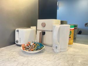 Skyline Escape 2BR & Sunroom Southbank & Bay Outlook