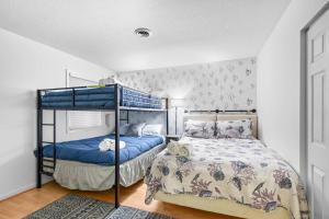 San Remo 108 Ocean-Block 2BR Condo Pool Access Private Patio & Parking