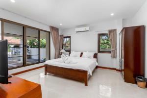 V278 Quiet Poolside 3BR Villa for Relaxed Stays