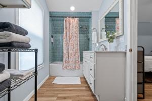 Tiny House Retreat Hot Tub Cozy