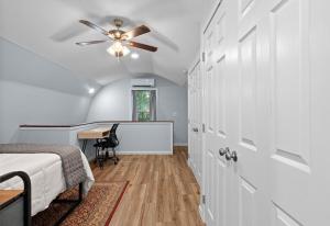 Tiny House Retreat Hot Tub Cozy