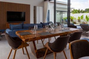 V279 Brand New 3BR Pool Villa with BBQ Near Beaches