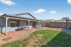 Spacious Glendale Home w Hot Tub & RV Parking