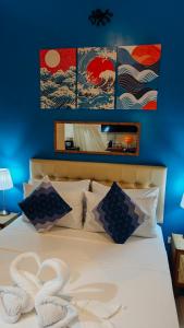 The Cat And The Kraken Jacuzzi Suites Paliton