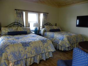 Superior Double Queen Cottage with Kitchenette and Sea View room in Colonial Gables Oceanfront Village