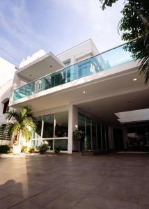 CROWN HOUSE CASTIllO GRANDE