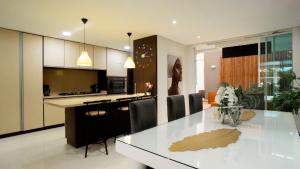 CROWN HOUSE CASTIllO GRANDE